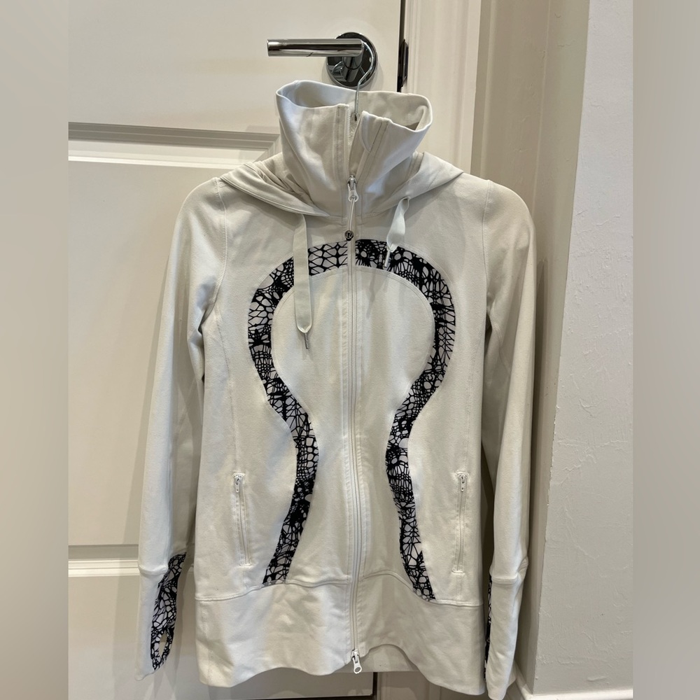 Women’s lululemon zip-up hoodie jacket